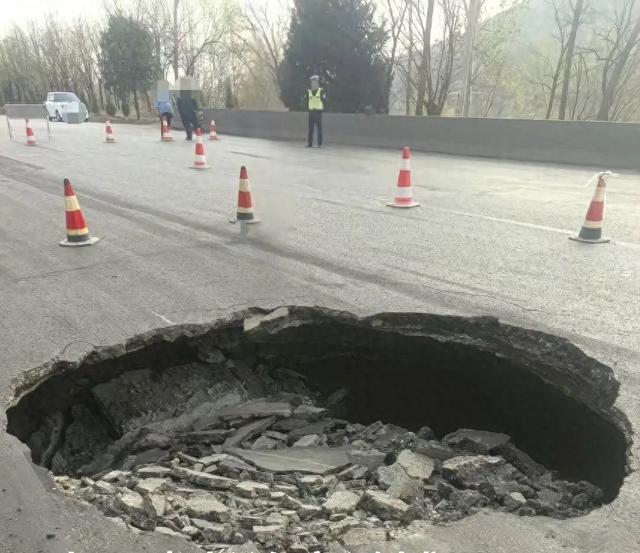 山西长治发生一起交通事故 致2死(图1)