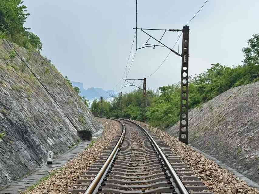 铁路穿村而过：一个湘西村庄与17起火车撞人事故(图6)