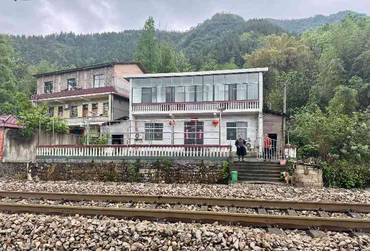 铁路穿村而过：一个湘西村庄与17起火车撞人事故(图8)