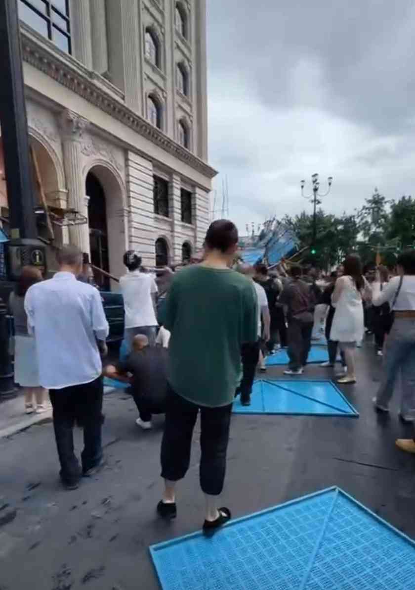 重庆渝中区发生脚手架垮塌事故 致2伤(图1)