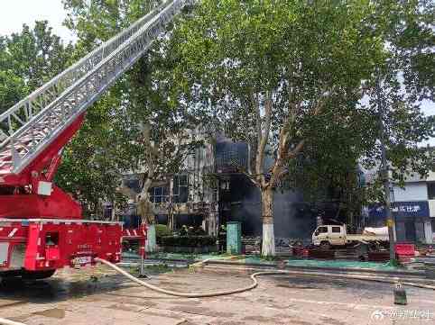 山东济南历下区一商铺发生火灾 致5伤1失联(图2)