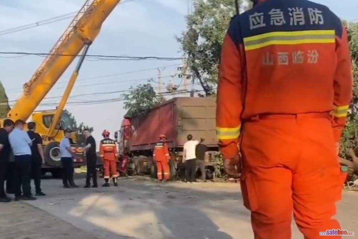 山西临汾曲沃县一货车发生交通事故 致3死6伤(图1)