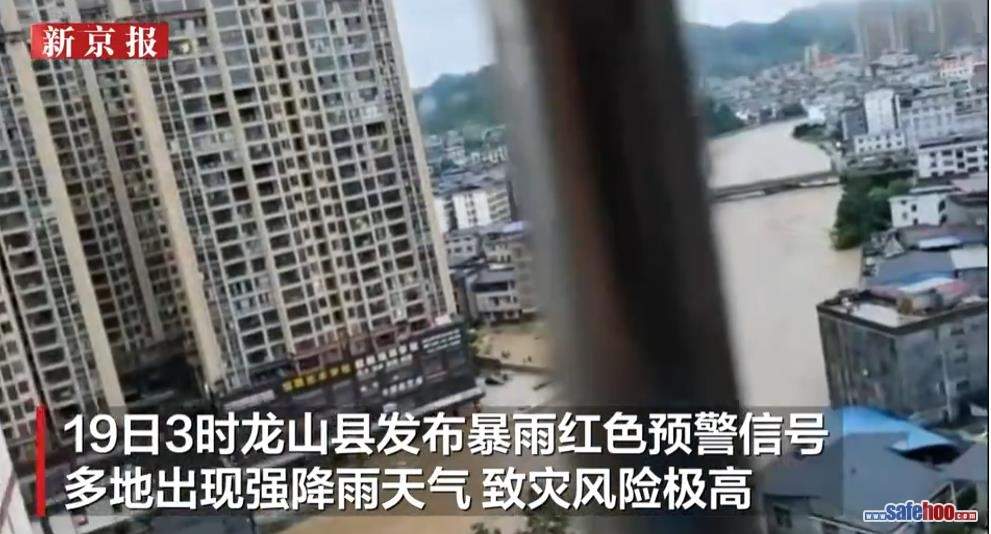 湖南龙山县一小区车库被淹4名业主移车失联(图1) 湖南龙山县一小区车库被淹4名业主移车失联(图1)