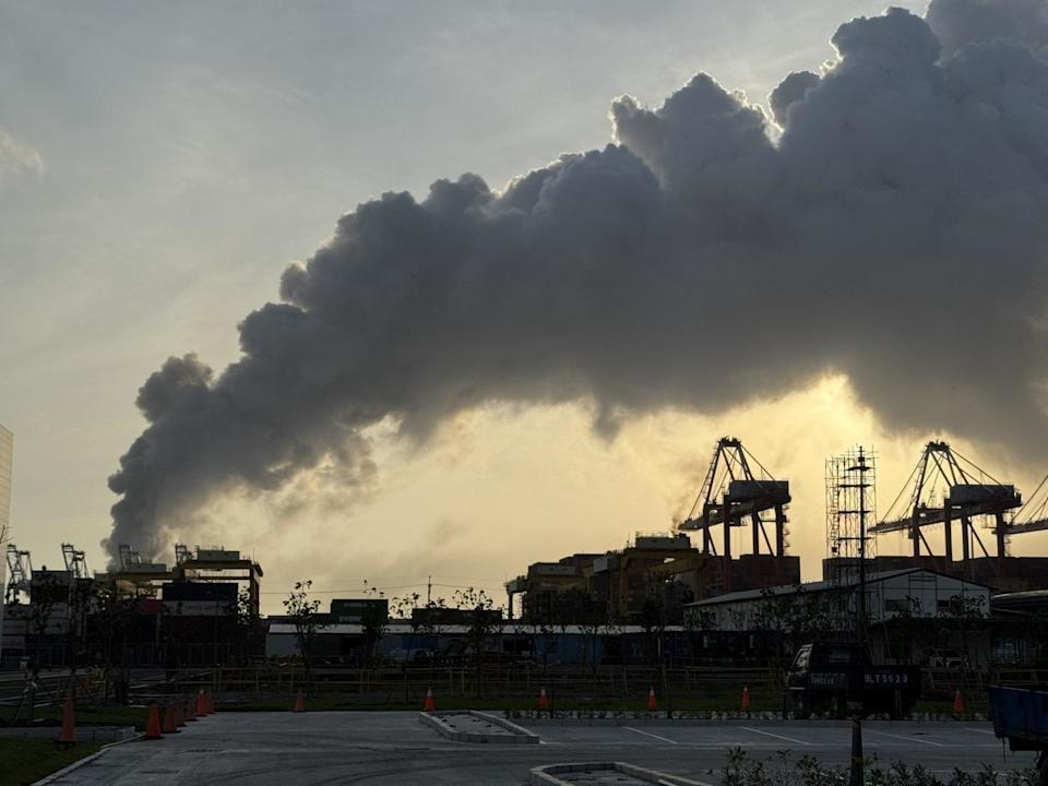 台湾高雄一锂电池工厂发生火灾(图3) 台湾高雄一锂电池工厂发生火灾(图3)