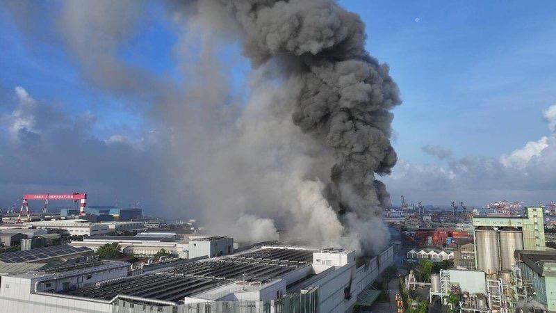 台湾高雄一锂电池工厂发生火灾(图1) 台湾高雄一锂电池工厂发生火灾(图1)