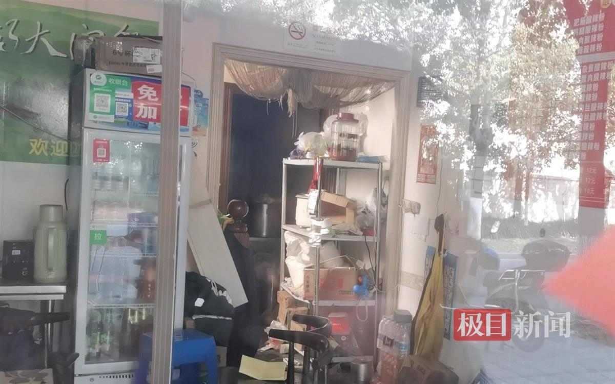 上海浦东新区一面馆着火 致2死(图2) 上海浦东新区一面馆着火 致2死(图2)