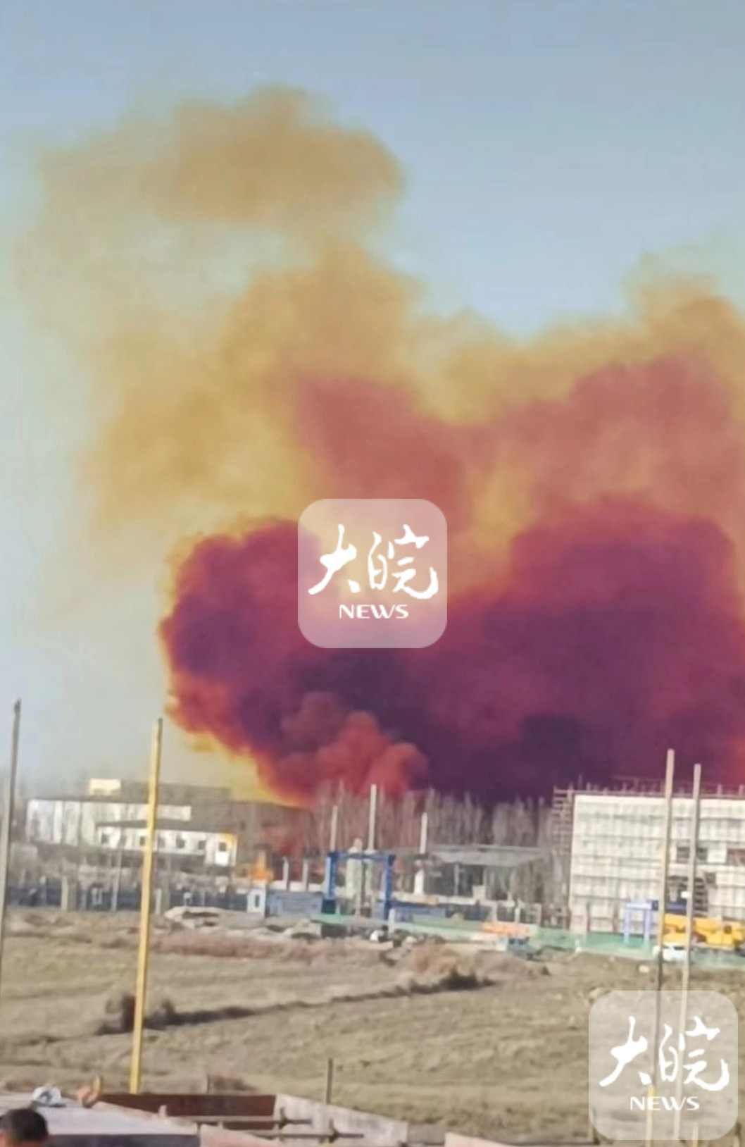 安徽蚌埠一化工厂发生硫酸泄漏事故(图2) 安徽蚌埠一化工厂发生硫酸泄漏事故(图2)