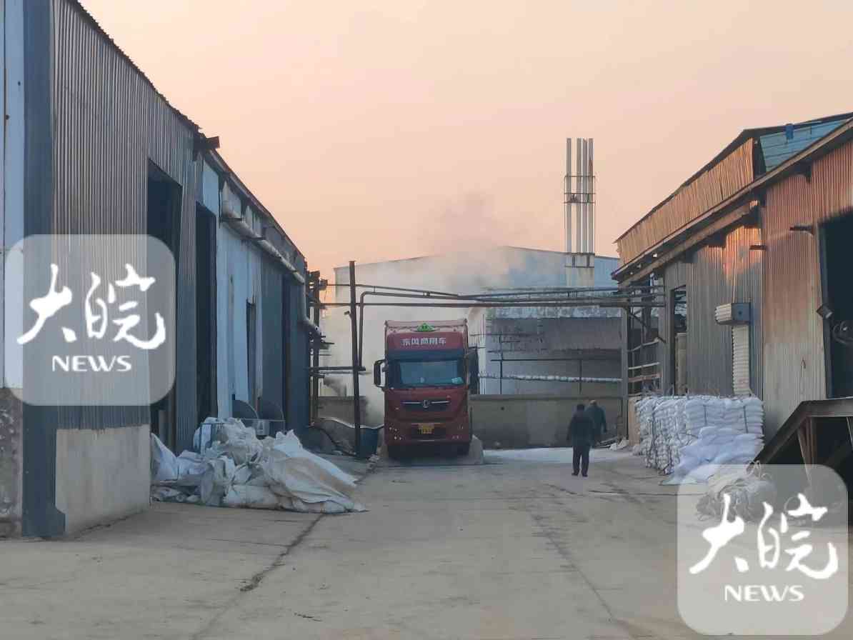 安徽蚌埠一化工厂发生硫酸泄漏事故(图4) 安徽蚌埠一化工厂发生硫酸泄漏事故(图4)