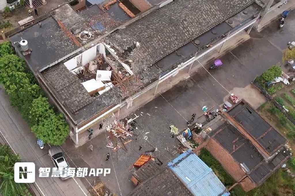 福州长乐一民房爆炸 致3伤(图4) 福州长乐一民房爆炸 致3伤(图4)