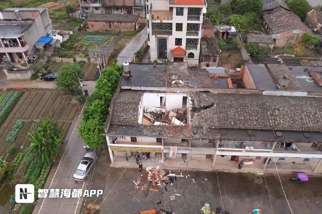 福州长乐一民房爆炸 致3伤(图1) 福州长乐一民房爆炸 致3伤(图1)