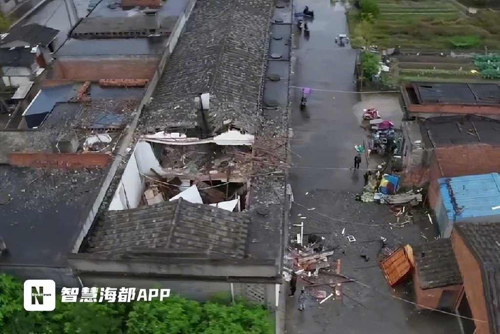 福州长乐一民房爆炸 致3伤(图5) 福州长乐一民房爆炸 致3伤(图5)