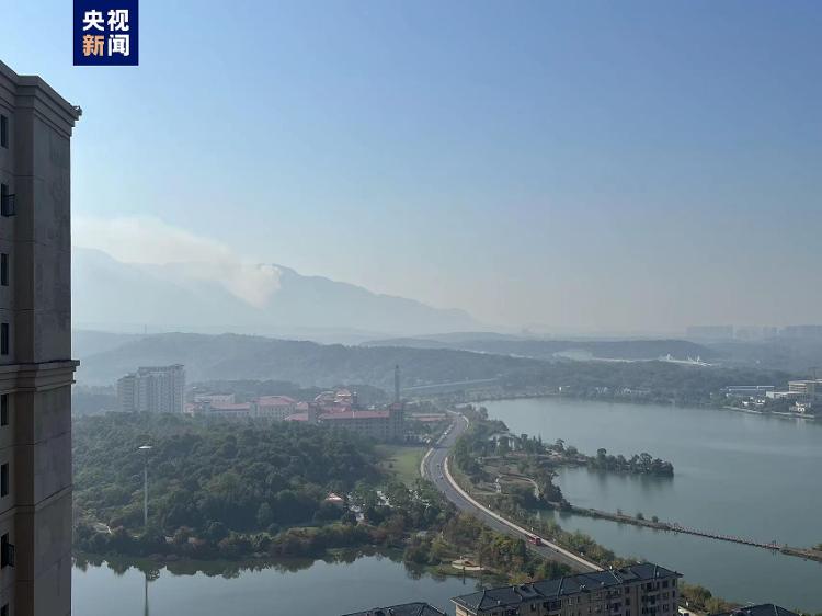 江西九江庐山市石门涧山体发生森林火灾(图2)