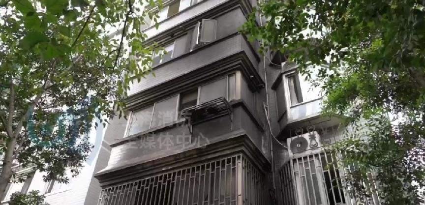 上海市徐汇区一住宅楼发生火灾 致2死(图4)