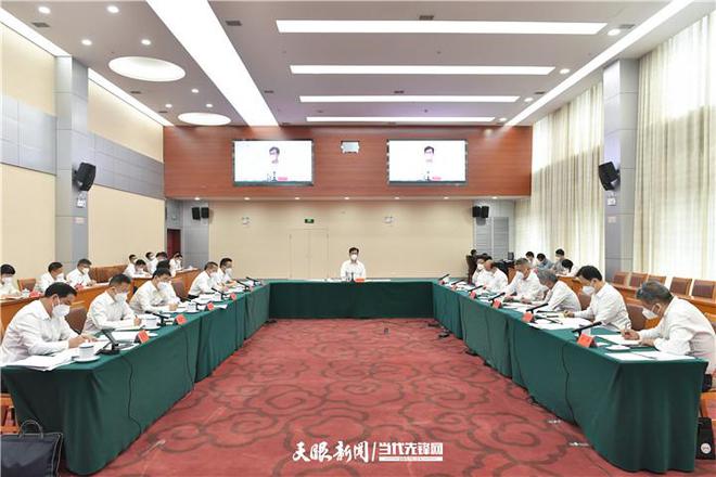 贵州省长：彻底查清客车侧翻事故原因 严肃追责问责(图1)