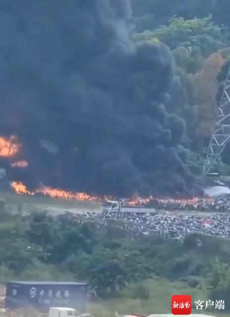 海南海口一事故车辆停车场起火(图4)