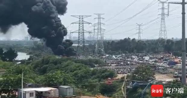 海南海口一事故车辆停车场起火(图2)