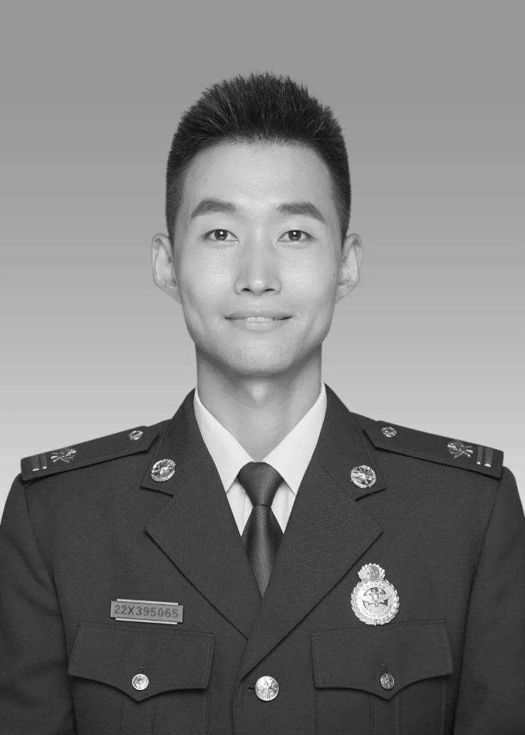 重庆一消防员在火灾扑救中遭遇爆燃 抢救无效牺牲(图1)