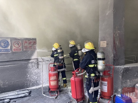 四川汶川阿坝铝厂发生火灾 致1死1伤(图1)