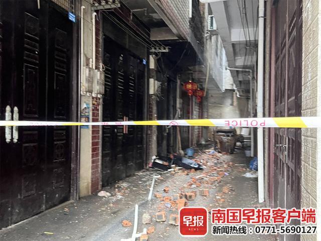 南宁自建房火灾致3人死亡 外墙烧黑邻户疏散(图2)