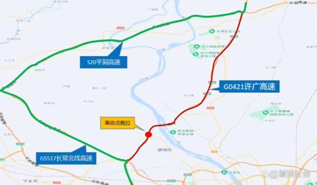 湖南高速多车相撞致16死66伤 现场画面曝光一片狼藉