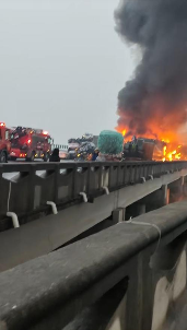 许广高速多车追尾事故致交通管制 消防部门紧急救援中(图1)