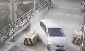 韶关面包车坠河致10人遇难事故原因正在调查中(图1)