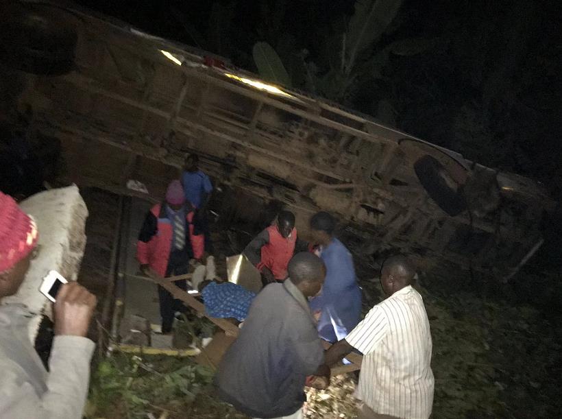 津巴布韦大巴坠崖致35死71伤 当地教会成员遭遇惨剧(图1)