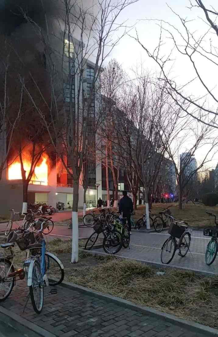 清华大学公寓发生火灾(图2)