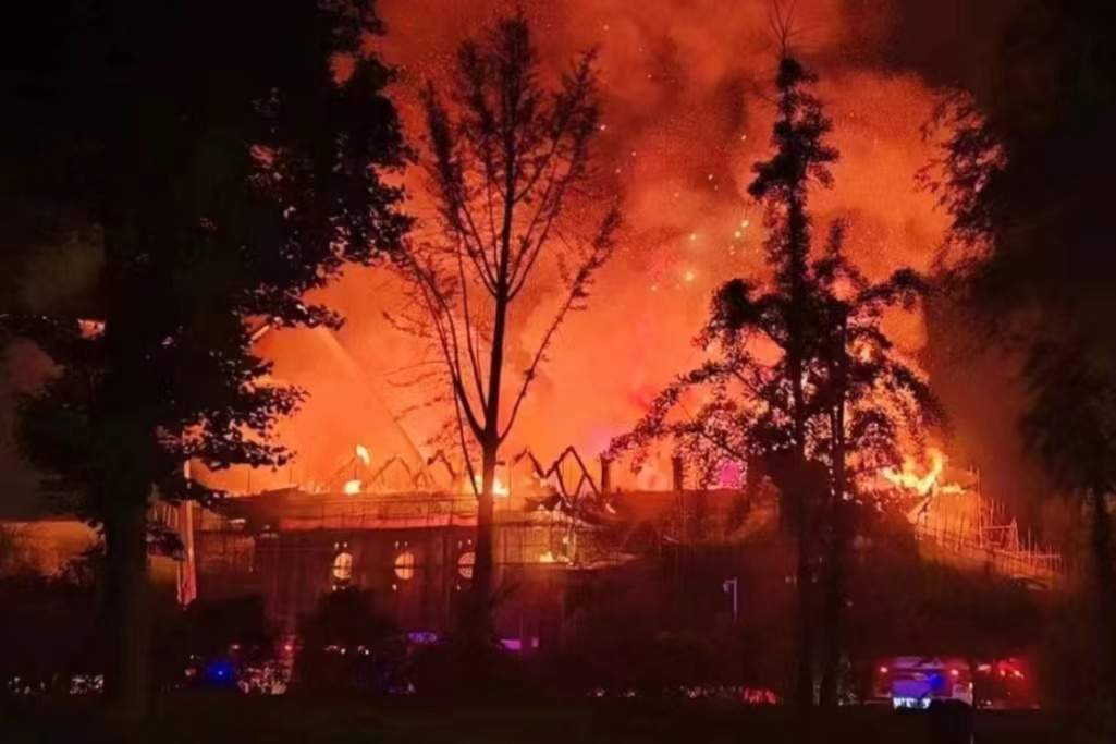 河南大学大礼堂火灾事故原因调查启动，相关责任人被控制(图1)