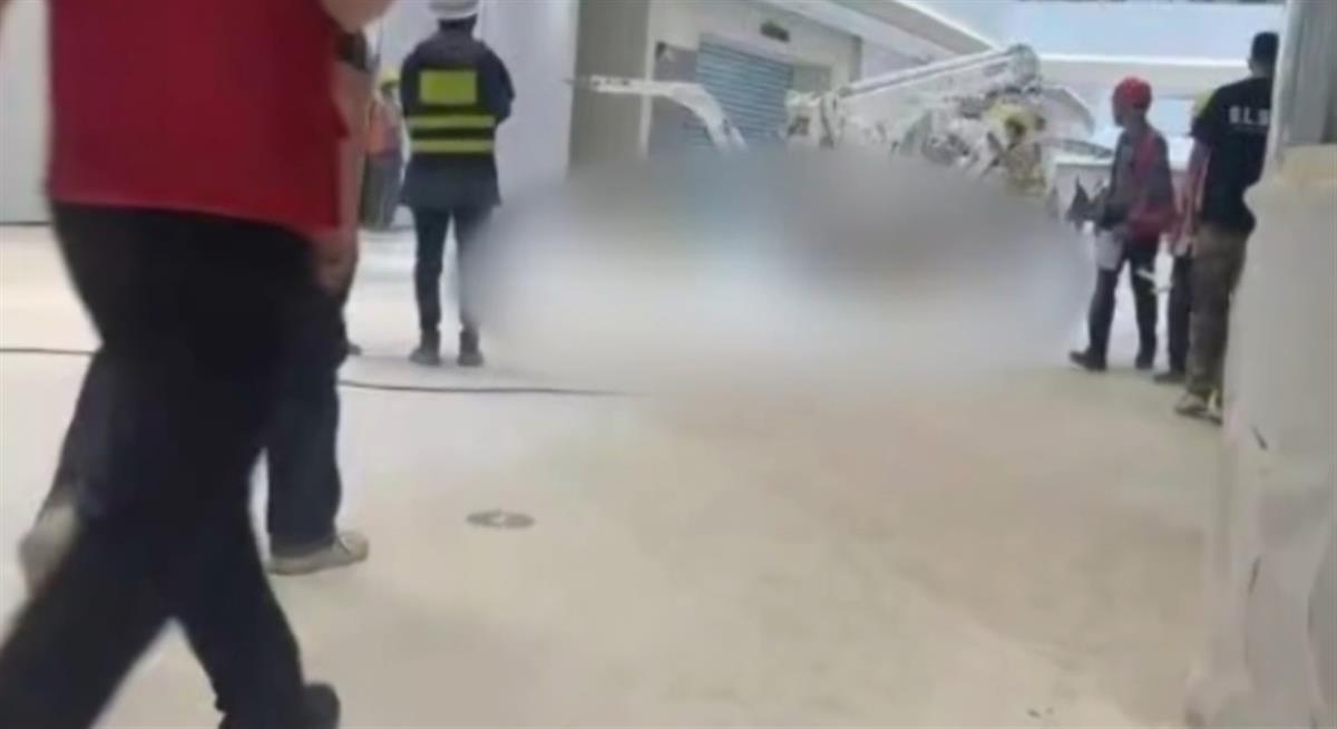 常州天宁区万象城发生坠楼事故致1死1伤 工人高空作业意外(图1)