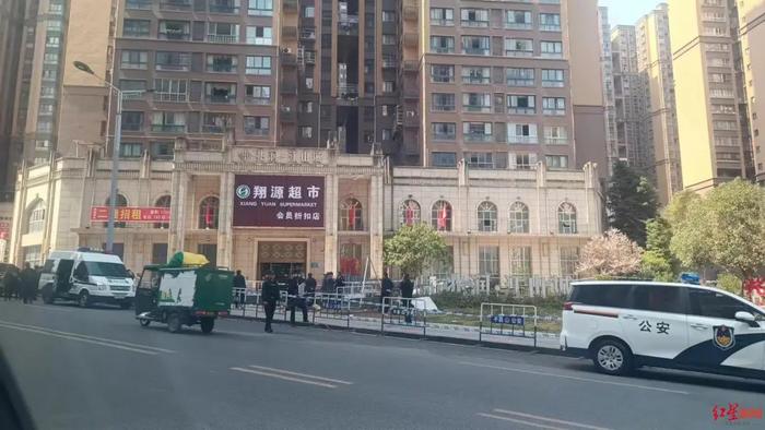 四川巴中3名儿童掉入化粪池不幸身亡 物业安全监管引质疑(图2) 四川巴中3名儿童掉入化粪池不幸身亡 物业安全监管引质疑(图2)