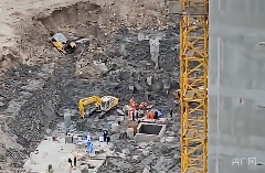 广州荔湾一工地出现塌方 致2死(图1)